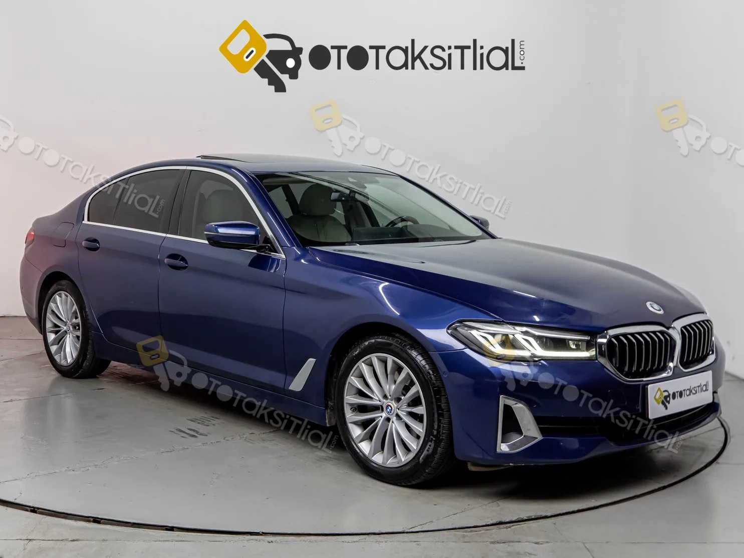 2021 MODEL  BMW  520İ